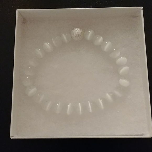 Winter White Cat Eye Stone Bracelet - Picture 4 of 8